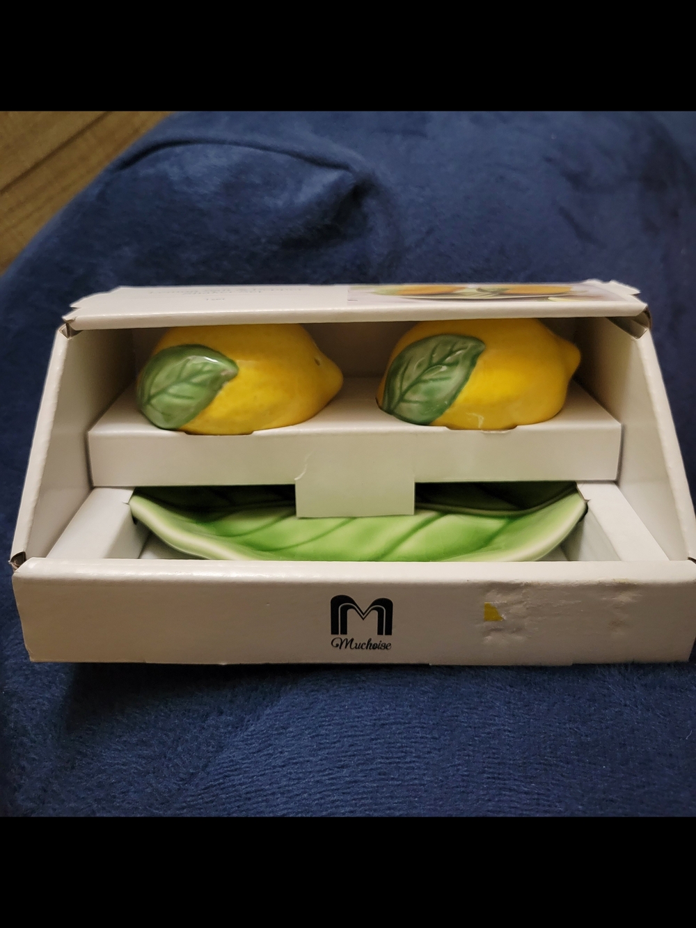 Muchoise Yellow Lemon Salt and Pepper Shaker Set with Green Leaf Dish
